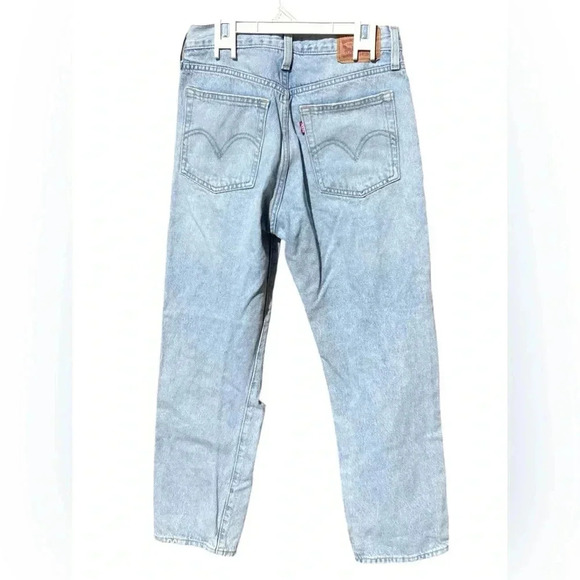 Levi Wedgie Straight Distressed Cropped Light wash Button Fly Women’s Size 26x25 - Picture 3 of 11